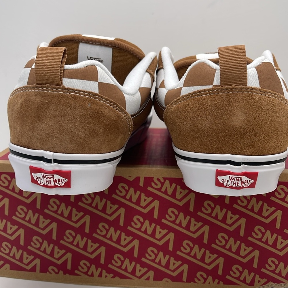 Vans Men’s Knu Skool
Mega Check Brown
VN000CRPBRO Brown and White Checkered Shoe - Picture 14 of 16